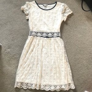Cream Lace mid-thigh/knee length Dress